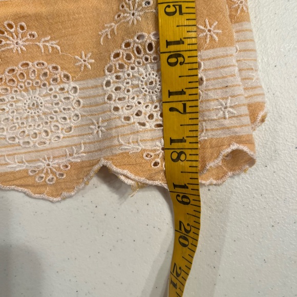 American Eagle Ruffled Off shoulder tops size  small  features 2 different ones - Picture 8 of 13